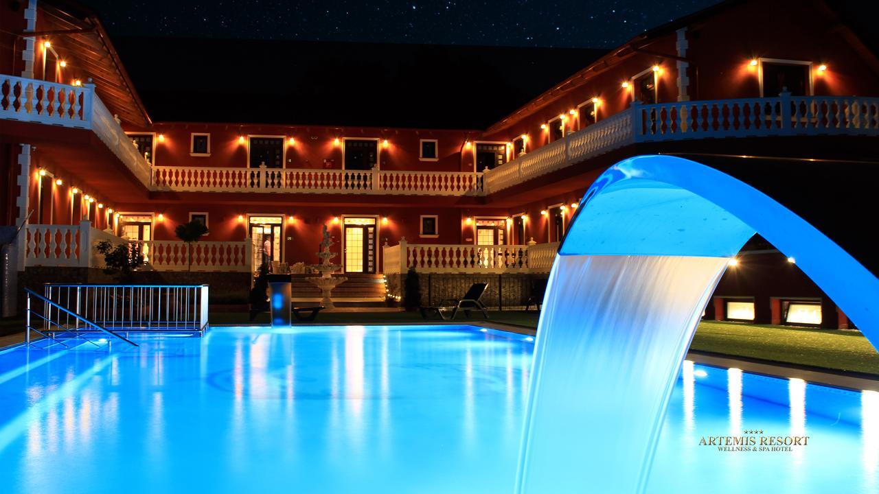 Artemis Resort Wellness Hotel Štúrovo 外观 照片