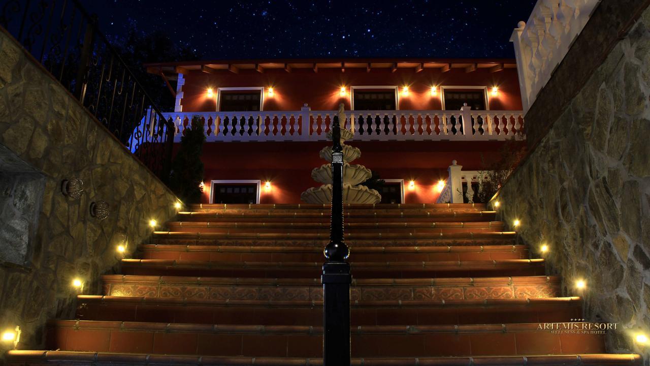 Artemis Resort Wellness Hotel Štúrovo 外观 照片