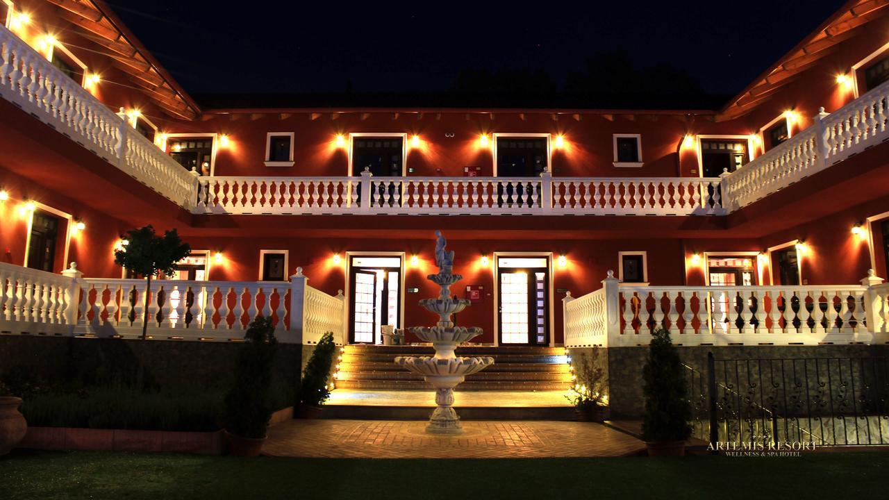 Artemis Resort Wellness Hotel Štúrovo 外观 照片