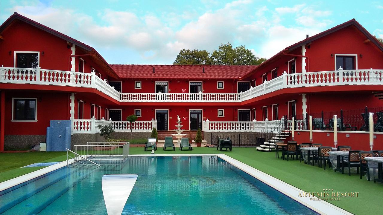 Artemis Resort Wellness Hotel Štúrovo 外观 照片