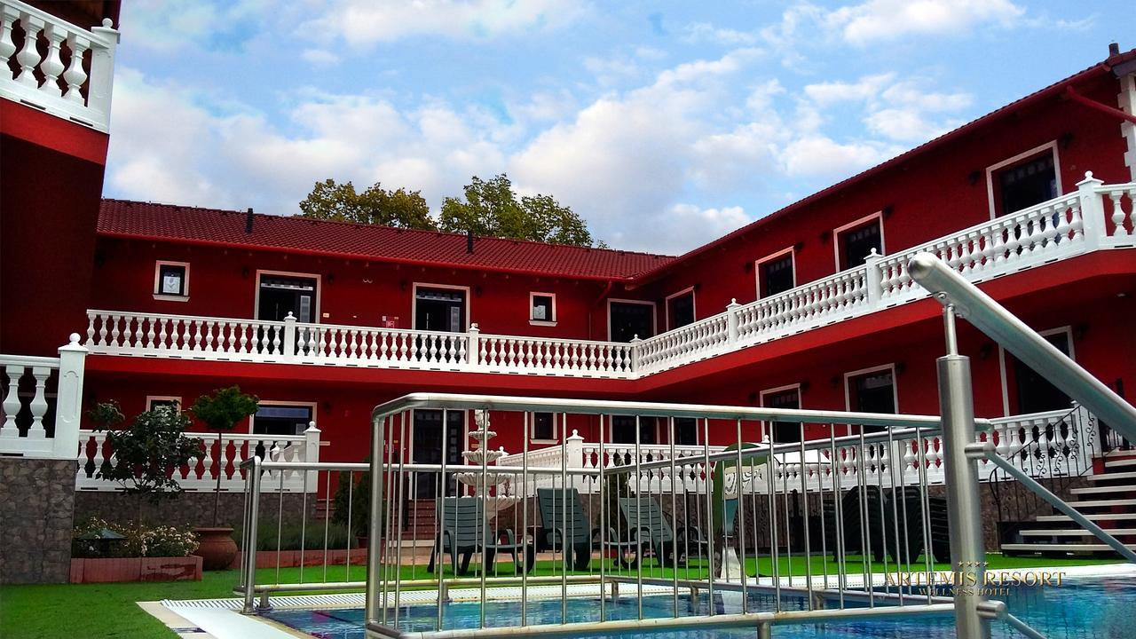Artemis Resort Wellness Hotel Štúrovo 外观 照片