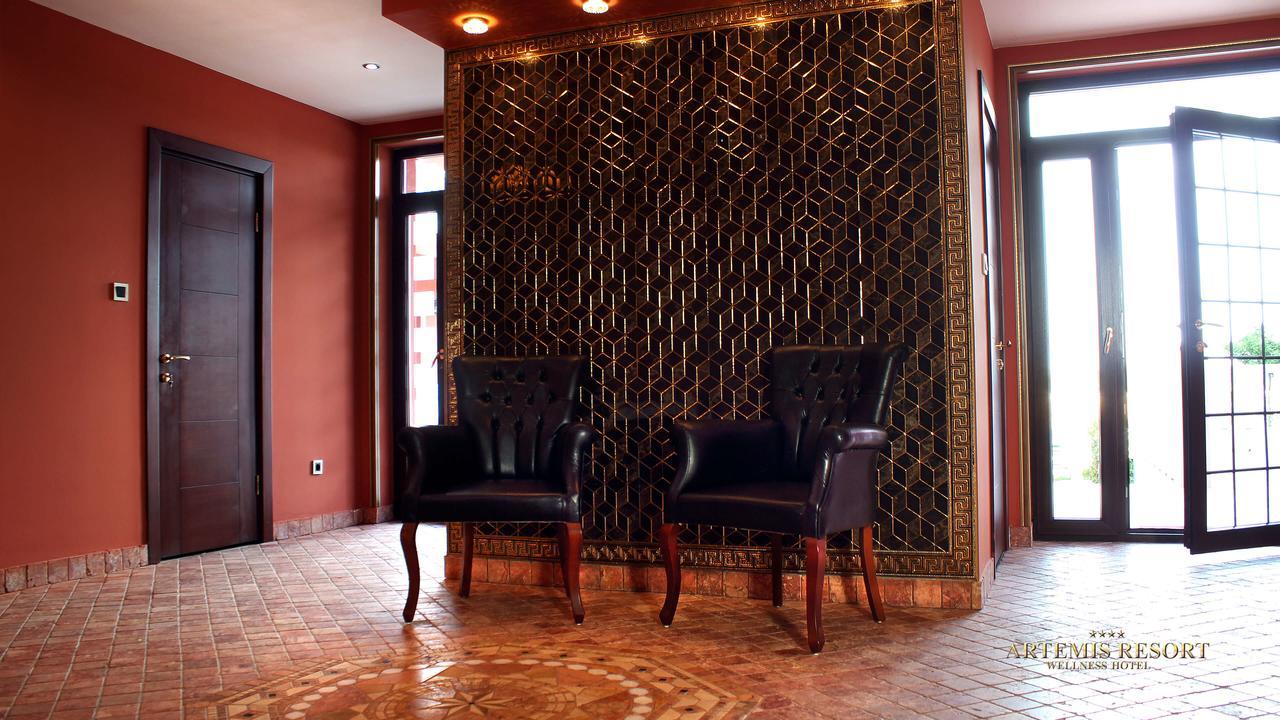 Artemis Resort Wellness Hotel Štúrovo 外观 照片