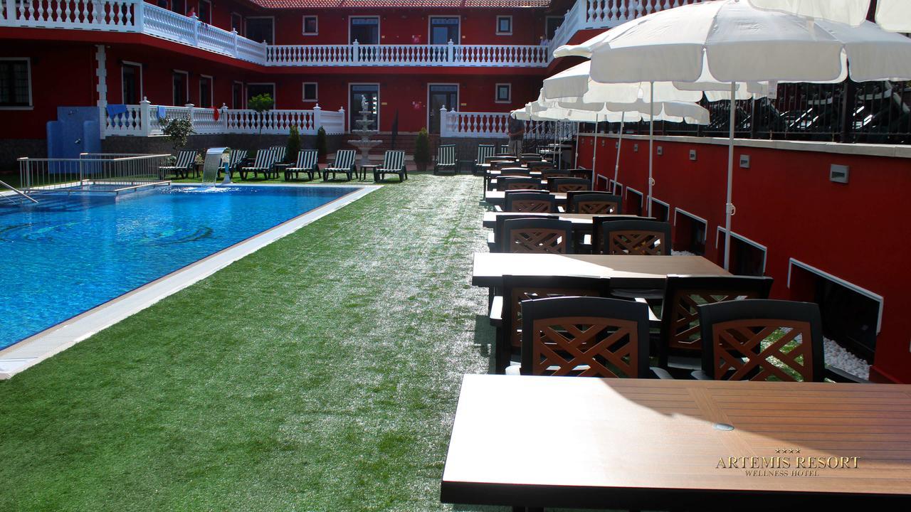 Artemis Resort Wellness Hotel Štúrovo 外观 照片
