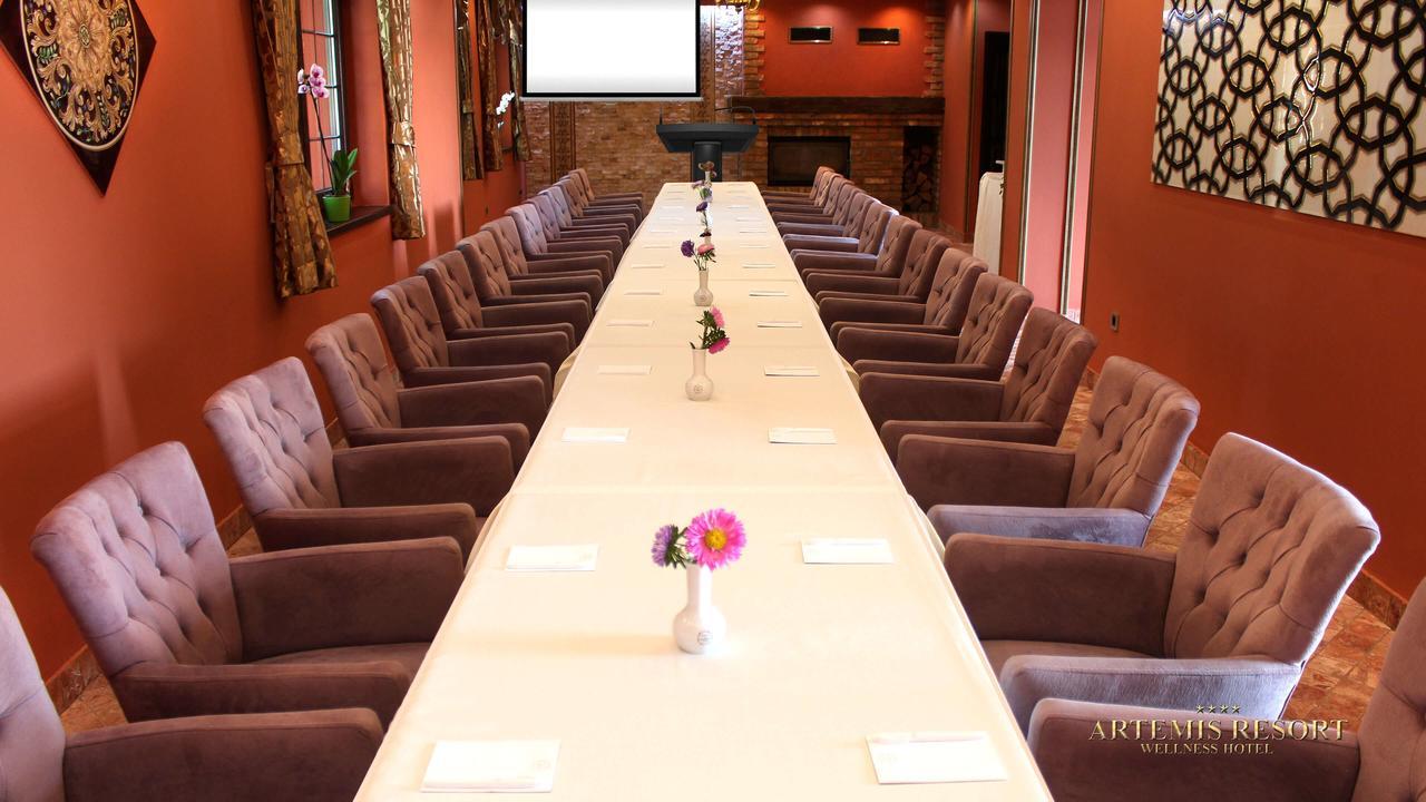Artemis Resort Wellness Hotel Štúrovo 外观 照片