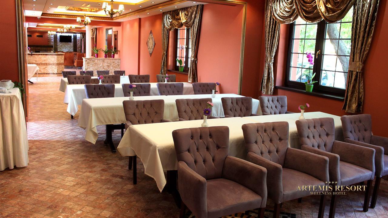 Artemis Resort Wellness Hotel Štúrovo 外观 照片